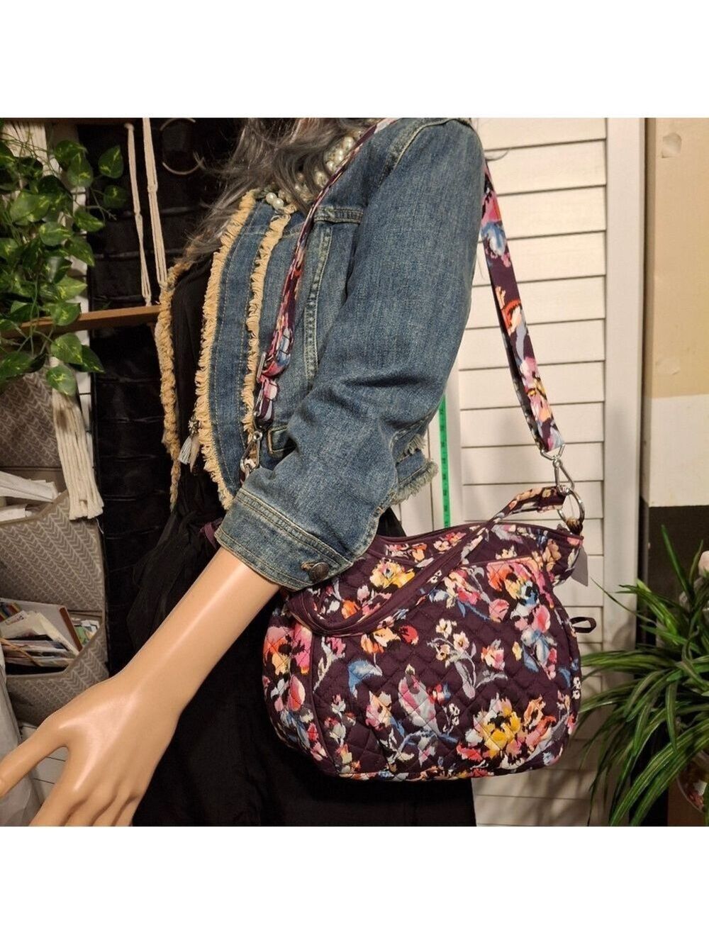 Vera Bradley Med Sized Floral Quilted Bag - Purple Like New - Picture 11 of 12